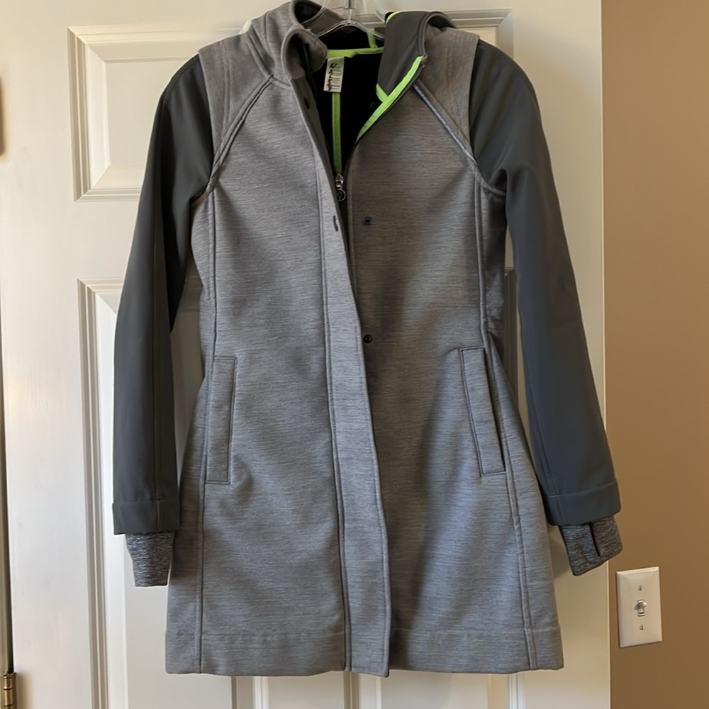 EUC LULULEMON/Ivivva Gray Rock the Rain Jacket - Picture 5 of 6